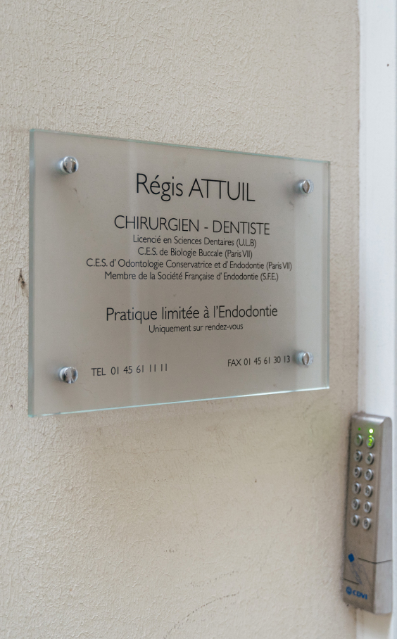 Accueil Dentiste Attuil Régis, Endodontie à Paris 17